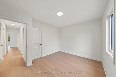 Photo 14 at 1008 Kennedy Road, Dorset Park, Toronto