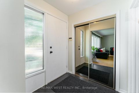 Photo 2 at 274 Maxwell Street, Bathurst Manor, Toronto