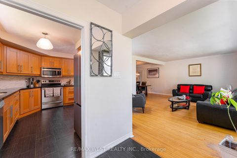 Photo 3 at 274 Maxwell Street, Bathurst Manor, Toronto