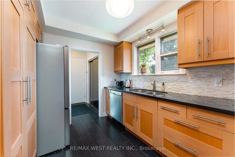 Photo 10 at 274 Maxwell Street, Bathurst Manor, Toronto