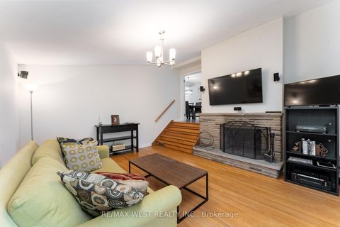 Photo 15 at 274 Maxwell Street, Bathurst Manor, Toronto
