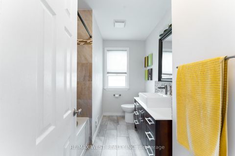 Photo 17 at 274 Maxwell Street, Bathurst Manor, Toronto