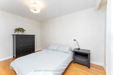 Photo 19 at 274 Maxwell Street, Bathurst Manor, Toronto