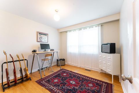 Photo 20 at 274 Maxwell Street, Bathurst Manor, Toronto