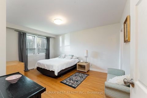 Photo 21 at 274 Maxwell Street, Bathurst Manor, Toronto