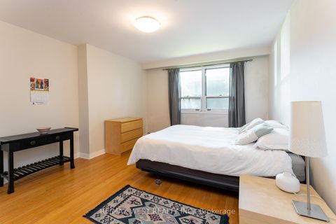 Photo 23 at 274 Maxwell Street, Bathurst Manor, Toronto