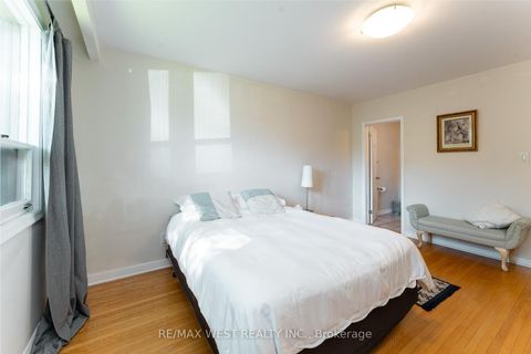 Photo 24 at 274 Maxwell Street, Bathurst Manor, Toronto