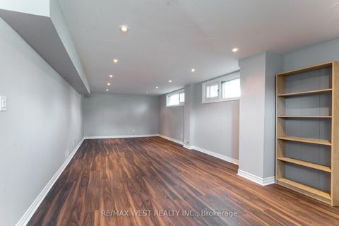 Photo 27 at 274 Maxwell Street, Bathurst Manor, Toronto