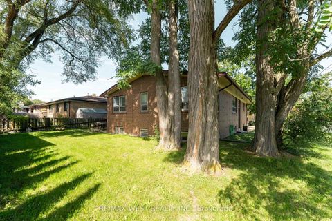 Photo 46 at 274 Maxwell Street, Bathurst Manor, Toronto
