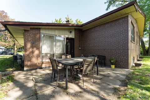 Photo 49 at 274 Maxwell Street, Bathurst Manor, Toronto