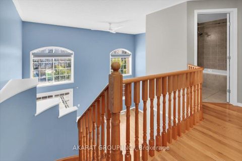 Photo 23 at 37 Poetry Drive N, Vellore Village, Vaughan