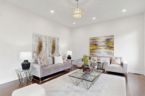 Photo 10 at 211 Touch Gold Crescent, Bayview Southeast, Aurora