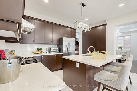 Photo 16 at 211 Touch Gold Crescent, Bayview Southeast, Aurora