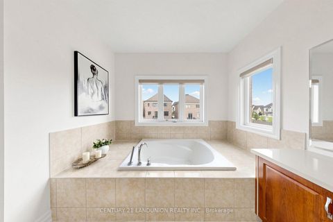 Photo 31 at 211 Touch Gold Crescent, Bayview Southeast, Aurora