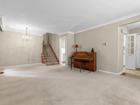 Photo 2 at 162 Bathgate Drive, Centennial Scarborough, Toronto