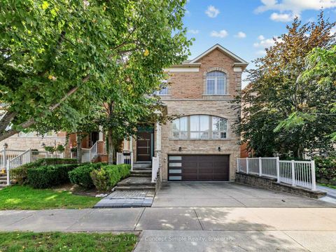 Photo 1 at 161 Townsgate Drive, Yorkhill, Vaughan