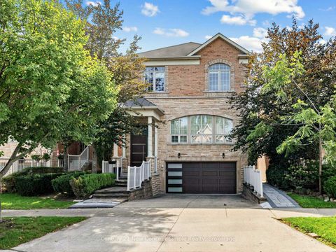 Photo 2 at 161 Townsgate Drive, Yorkhill, Vaughan