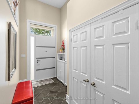 Photo 3 at 161 Townsgate Drive, Yorkhill, Vaughan