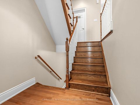 Photo 4 at 161 Townsgate Drive, Yorkhill, Vaughan