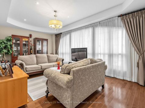 Photo 6 at 161 Townsgate Drive, Yorkhill, Vaughan