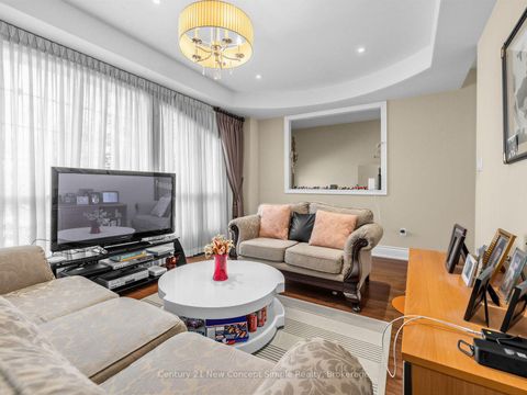 Photo 8 at 161 Townsgate Drive, Yorkhill, Vaughan