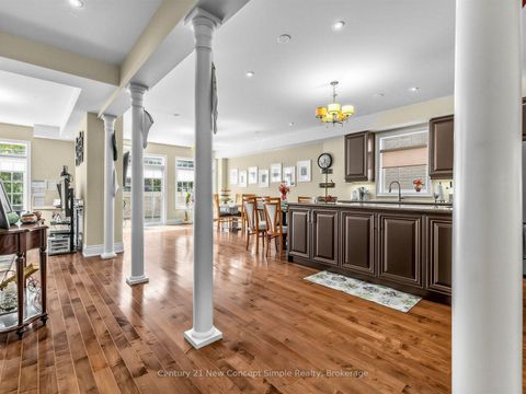 Photo 9 at 161 Townsgate Drive, Yorkhill, Vaughan