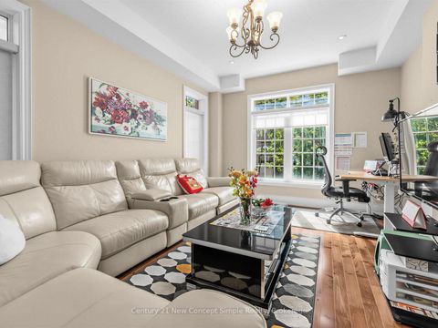 Photo 10 at 161 Townsgate Drive, Yorkhill, Vaughan