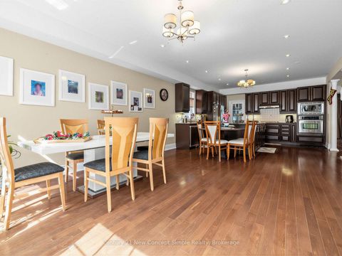 Photo 13 at 161 Townsgate Drive, Yorkhill, Vaughan