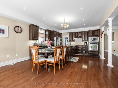 Photo 14 at 161 Townsgate Drive, Yorkhill, Vaughan