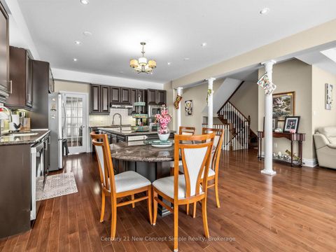 Photo 15 at 161 Townsgate Drive, Yorkhill, Vaughan