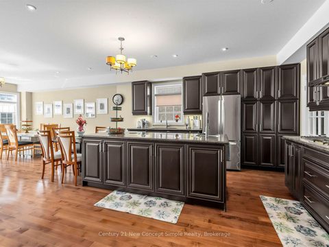 Photo 19 at 161 Townsgate Drive, Yorkhill, Vaughan