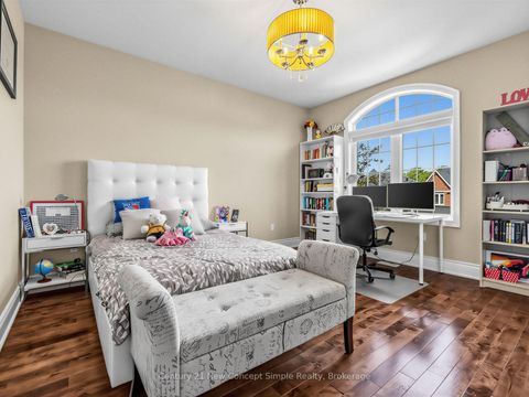 Photo 23 at 161 Townsgate Drive, Yorkhill, Vaughan