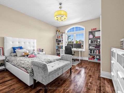 Photo 24 at 161 Townsgate Drive, Yorkhill, Vaughan