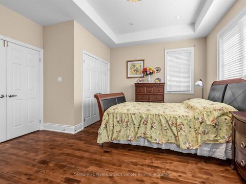 Photo 27 at 161 Townsgate Drive, Yorkhill, Vaughan