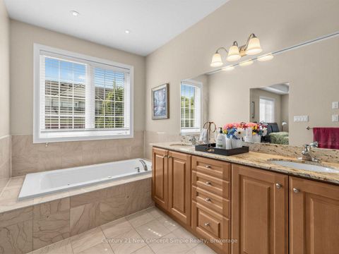Photo 31 at 161 Townsgate Drive, Yorkhill, Vaughan