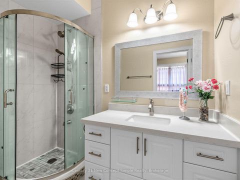 Photo 32 at 161 Townsgate Drive, Yorkhill, Vaughan