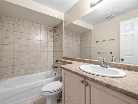 Photo 34 at 161 Townsgate Drive, Yorkhill, Vaughan