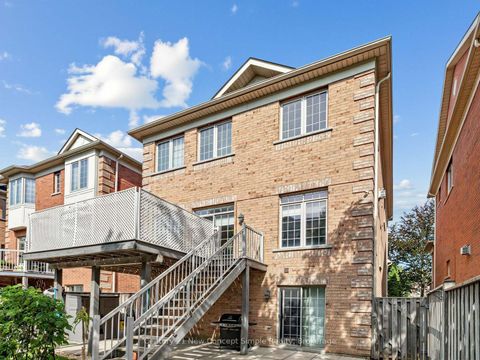 Photo 37 at 161 Townsgate Drive, Yorkhill, Vaughan