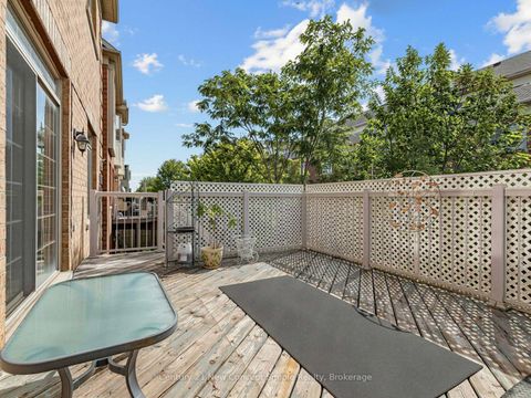 Photo 38 at 161 Townsgate Drive, Yorkhill, Vaughan