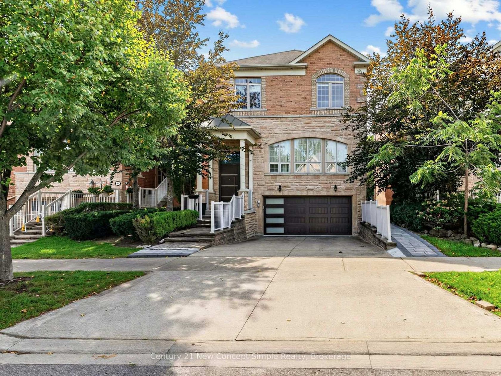 161 Townsgate Drive, Yorkhill, Vaughan photo number 2