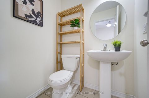 Photo 6 at 40 PRINGDALE GARDENS Circle, Eglinton East, Toronto