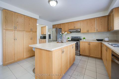 Photo 9 at 40 PRINGDALE GARDENS Circle, Eglinton East, Toronto