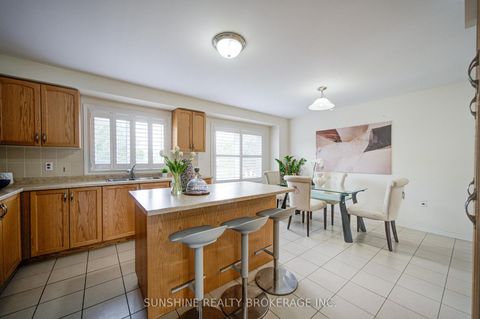 Photo 11 at 40 PRINGDALE GARDENS Circle, Eglinton East, Toronto