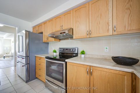 Photo 13 at 40 PRINGDALE GARDENS Circle, Eglinton East, Toronto
