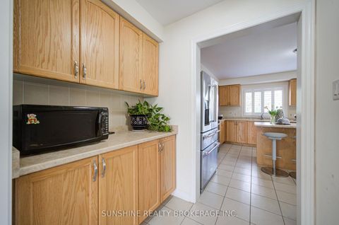 Photo 19 at 40 PRINGDALE GARDENS Circle, Eglinton East, Toronto