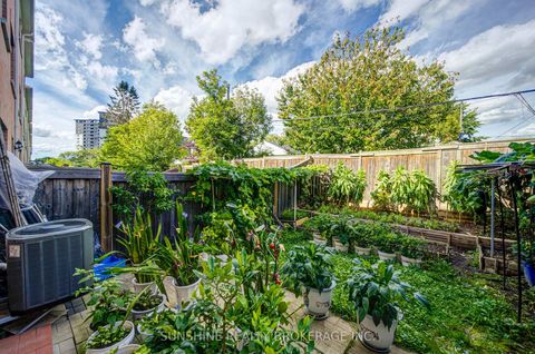 Photo 29 at 40 PRINGDALE GARDENS Circle, Eglinton East, Toronto