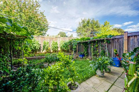Photo 30 at 40 PRINGDALE GARDENS Circle, Eglinton East, Toronto