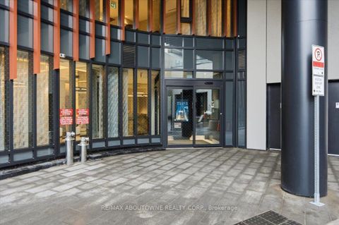 Photo 2 at 1623 - 5858 Yonge Street, Newtonbrook West, Toronto