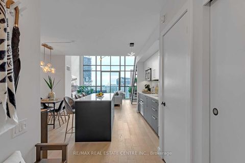 Photo 2 at 407 - 5 Hanna Avenue, Niagara, Toronto