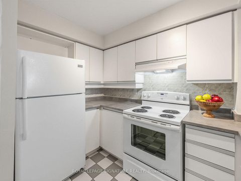 Photo 5 at 627 - 801 King Street W, Niagara, Toronto